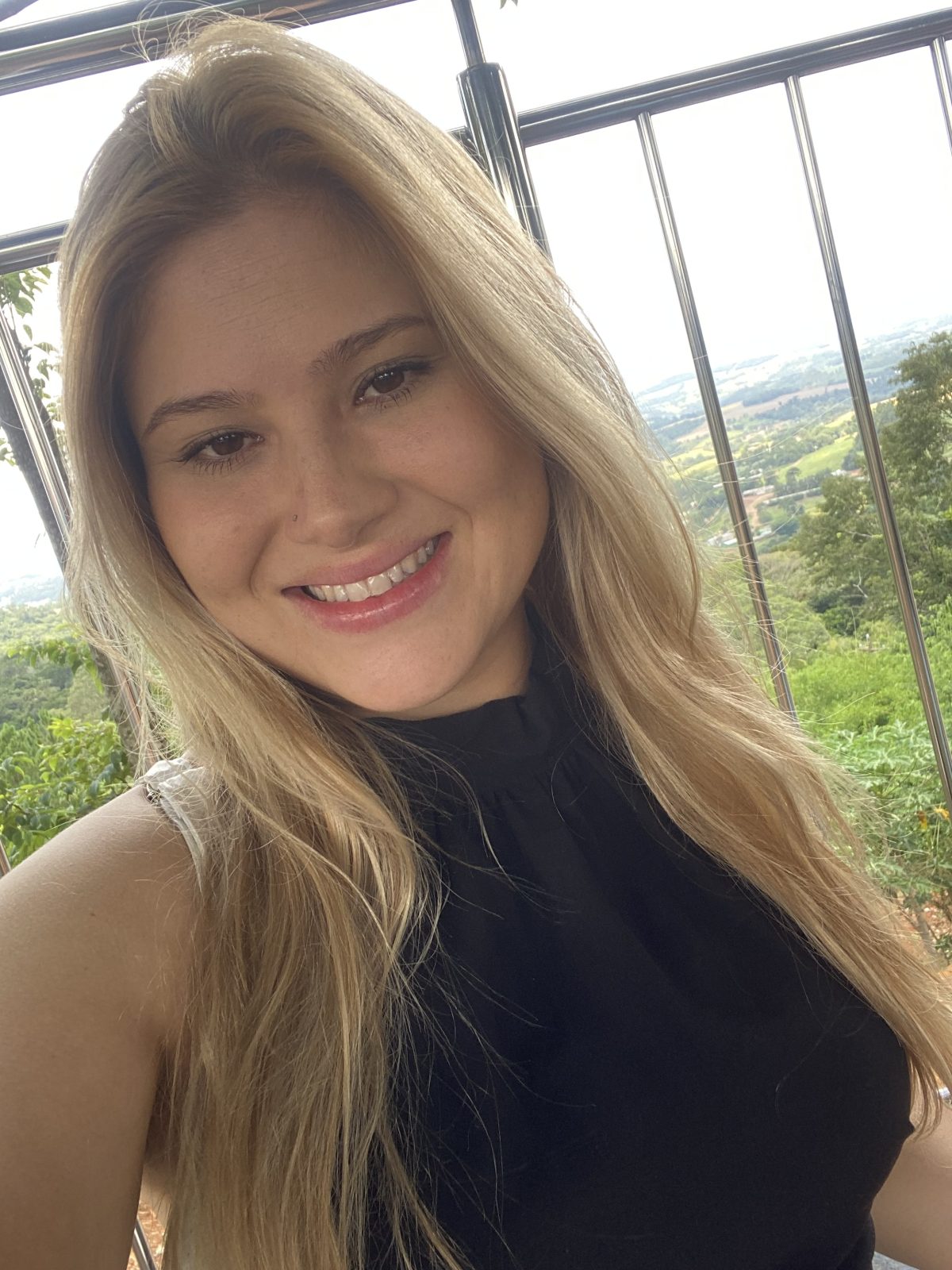 Amanda Neves